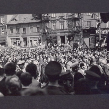 1 Maja 1972 r. w Gnieźnie. Rynek.