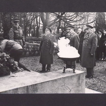 Wizyta żołnierzy radzieckich. Cmentarz św. Piotra.