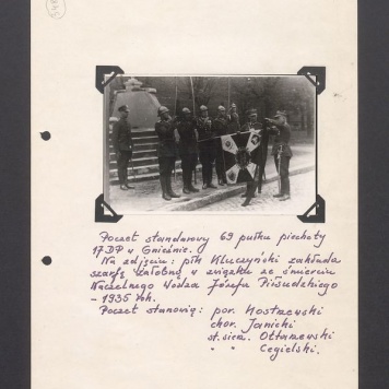 Poczet sztandarowy żołnierzy 69 pułku piechoty
17 DP w Gnieźnie.
