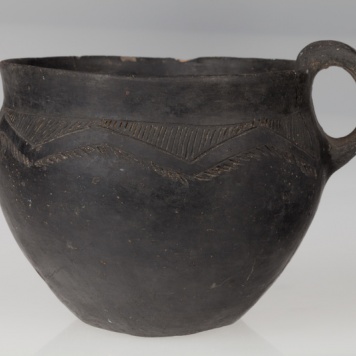 Kubek z taśmowatym uchem 