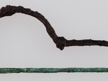 Fragmenty żelaznej zapinki (VI grupa A, typ 158)