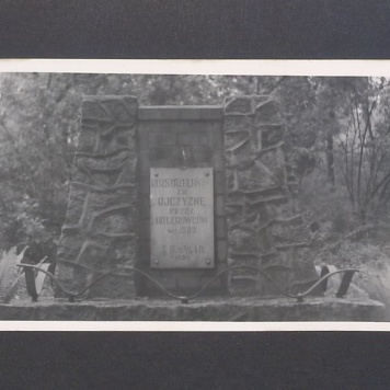 Pomnik poświęcony rozstrzelanym za Ojczyznę przez hitlerowców w 1939 r., ZBoWiD, 1959 r.