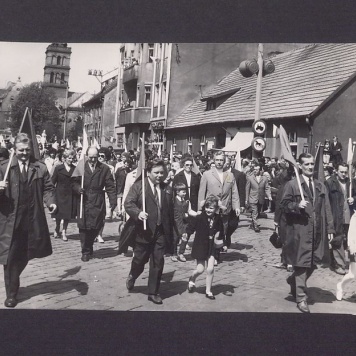 1 Maja 1972 r. w Gnieźnie. Ul. Chrobrego.