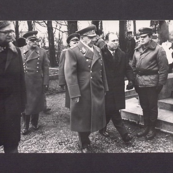 Wizyta żołnierzy radzieckich. Cmentarz św. Piotra.