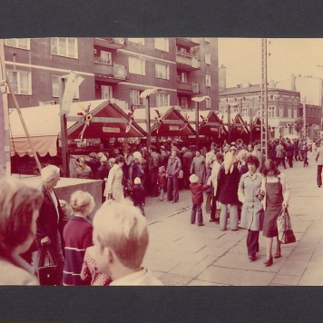 Jarmark Bartłomiejski. Stragany na ul. Chrobrego.