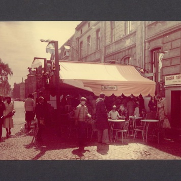 Jarmark Bartłomiejski. Stragany na ul. Chrobrego.