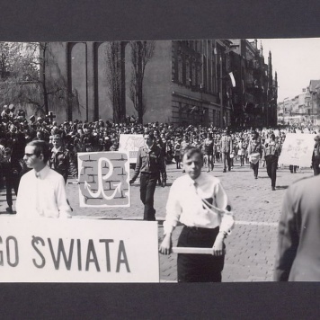 1 Maja 1972 r. w Gnieźnie. Ul. Chrobrego.