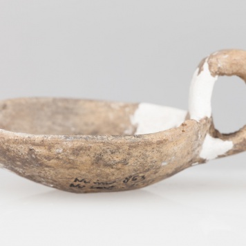 Miniaturowy czerpak półkulisty z taśmowatym uchem