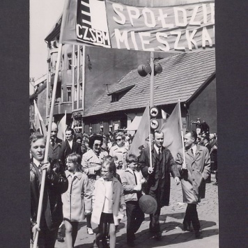 1 Maja 1972 r. w Gnieźnie. Ul. Chrobrego.