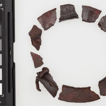 Umbo silnie zniszczone