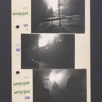 Widok na płonącą katedrę od strony schodów prowadzących na plac.