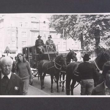 Dyliżans pocztowy przy ul. Chrobrego.