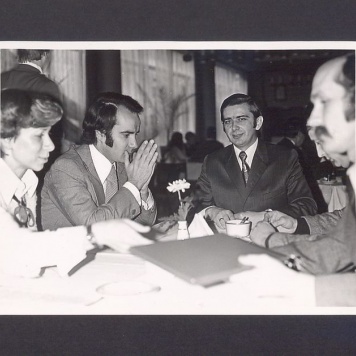 Podpisanie porozumienia z Filharmonią Poznańską w Gnieźnie w Pałacu Ślubów. W środku Waldemar Kiełbowski, kierownik Wydziału Kultury  UM w Gnieźnie.