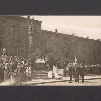 Święto 69 Pułku Piechoty. Msza polowa na dziedzińcu koszarowym w dniu 3 maja 1929 r.