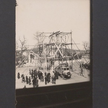 Montaż pomnika Bolesława Chrobrego.