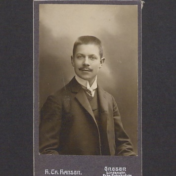 Portret młodego mężczyzny.