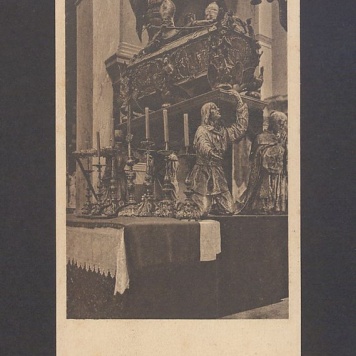 Fragment grobu św. Wojciecha w katedrze.