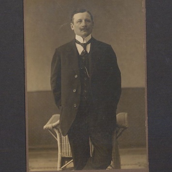 Portret Albina Hassa.