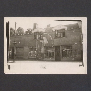 Sklep Władysława Hassa przy ul. Chrobrego.