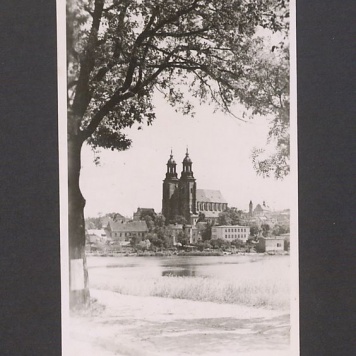 Widok na katedrę od strony jeziora Jelonek.