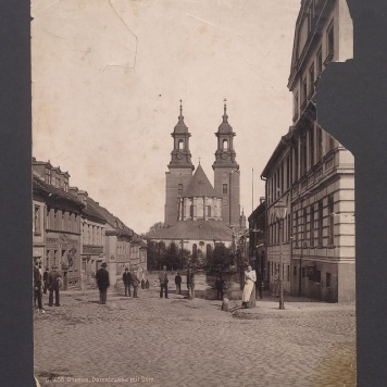 Ul. Tumska z poziomu Rynku.