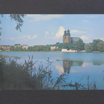 Widok na katedrę od strony jeziora Jelonek.