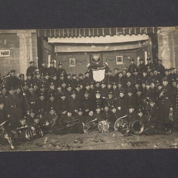 Fotografia pamiątkowa 69 Pułku Piechoty w rocznicę powstania styczniowego.