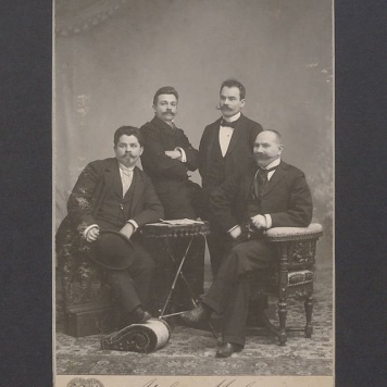 Portret czterech mężczyzn, wśród nich Józef Przybyszewski, kupiec gnieźnieński.