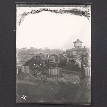 Szklane negatywy Dionizego Scholtza. Parowozownia.