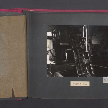 Poszczególne etapy produkcji w Wytwórni Win przy ul. Park Kościuszki 17. Szarpak do owoców.