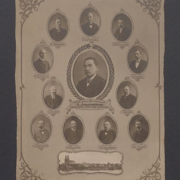 Członkowie Rady Nadzorczej i Zarządu Banku Pożyczkowego w Gnieźnie przy ul. Dąbrówki.