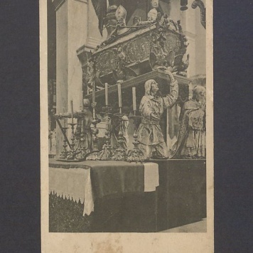 Katedra w Gnieźnie. Fragment grobu św. Wojciecha.