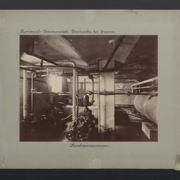 Gniezno – Dziekanka. Przepompownia. Urządzenia do rozprowadzania wody na obszarze szpitala. 