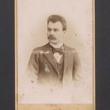 Portret młodego mężczyzny.