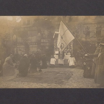 Święto 69 Pułku Piechoty w Gnieźnie. Poświęcenie sztandaru na Rynku.