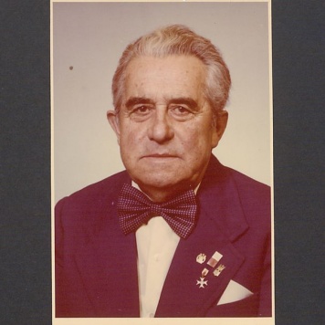 Portret Janusza Knittera, członka chóru Dzwon.