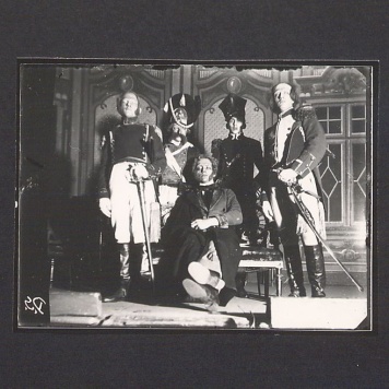 Szklane negatywy Dionizego Scholtza. Teatr uczniowski w Gimnazjum Bolesława Chrobrego – fragment „Warszawianki”.