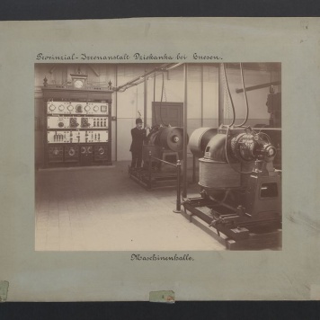 Gniezno – Dziekanka. Hala maszyn wraz z elektryczną tablicą rozdzielczą.