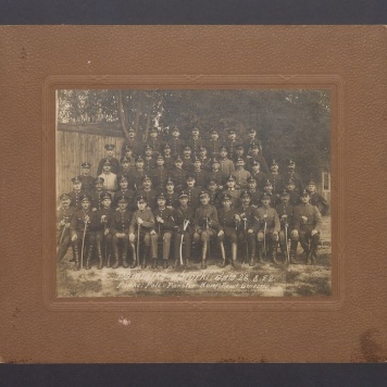 Pamiątka zbiórki 28-08-1922 r. funkcjonariuszy Policji Państwowej Komendy Powiatowej w Gnieźnie.