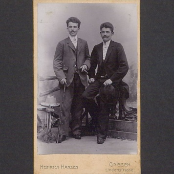 Portret dwóch mężczyzn.