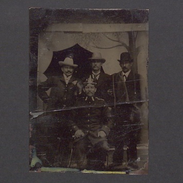 Portret czterech mężczyzn.