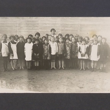 Uczniowie szkoły pani Wnukowskiej, rocznik 1928/1929. Wśród uczniów syn Leona Barciszewskiego.