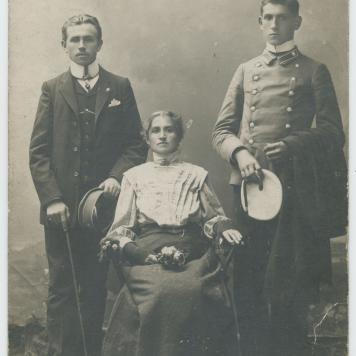 Fotografia p. Kleniewskiej z synami - Mieczysławem i Władysławem Trzeciakami