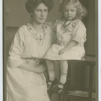 Portret kobiety z dzieckiem