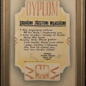 Dyplom dla Józefa Wilaszka z okazji 40-lecia członkowstwa w OSP w Kępnie