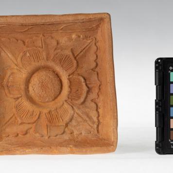 Kafel z motywem rozety kwiatowej