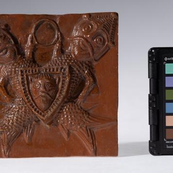 Kafel z motywem hybryd