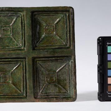 Kafel z motywem czterech kasetonów