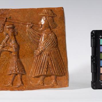 Kafel z wyobrażeniem dwóch muzyków