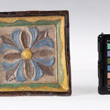 Kafel z rozetą kwiatową